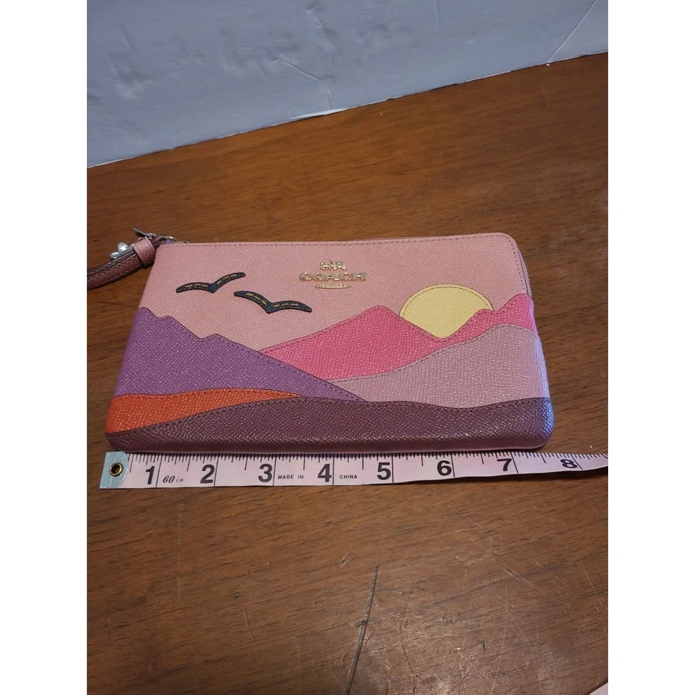 Coach Mountain Motif Corner Pink Wallet Leather Zip Wristlet Handbag